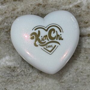 Kimchi Chic Beauty Heart Highlighter - White and Gold